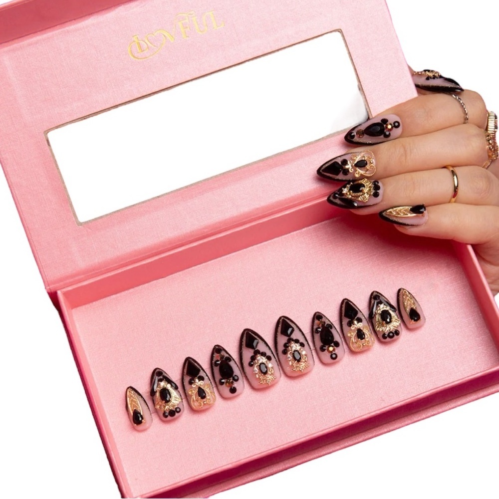 Elegant Black and Gold Press-On Nails
